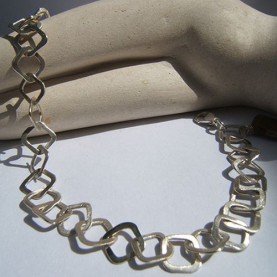 Armband geschakeld eigen ontwerp